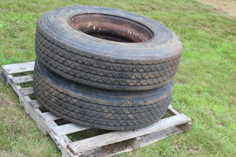 lot 37 image: Lot of (2) Bridgestone M720 29575R22.5 Truck Tires w Outer Rims