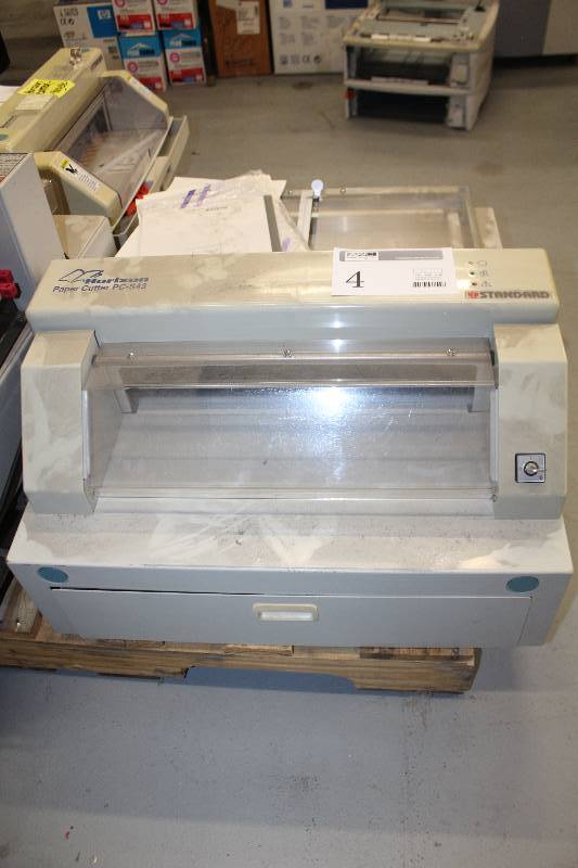 lot 4 image: Horizon Paper Cutter