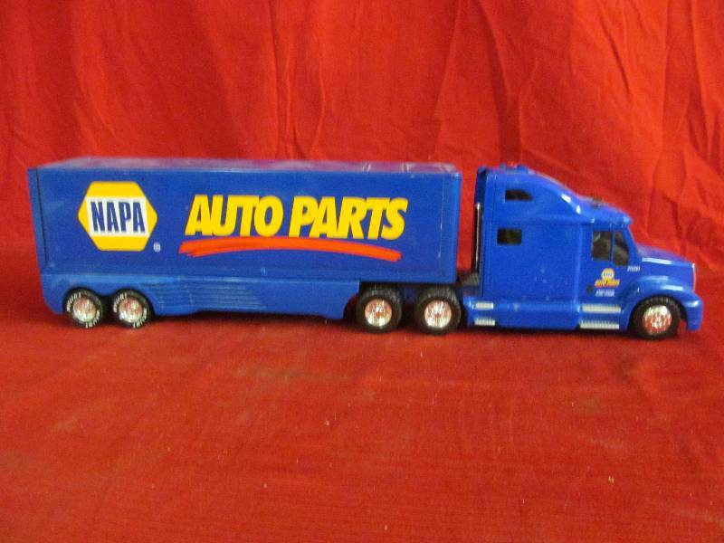 lot 8 image: toy truck