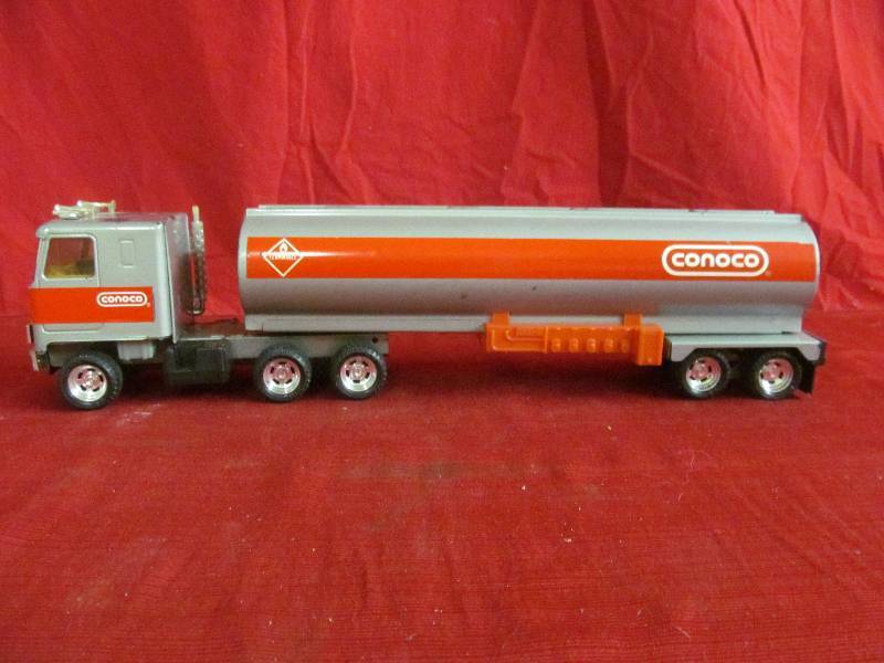 lot 11 image: toy truck