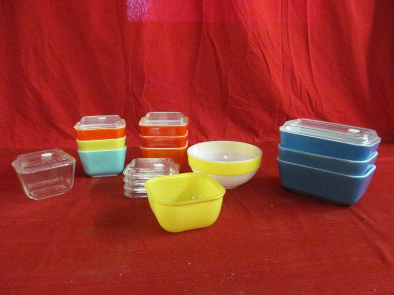 lot 16 image: Pyrex