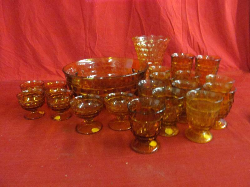 lot 21 image: glassware