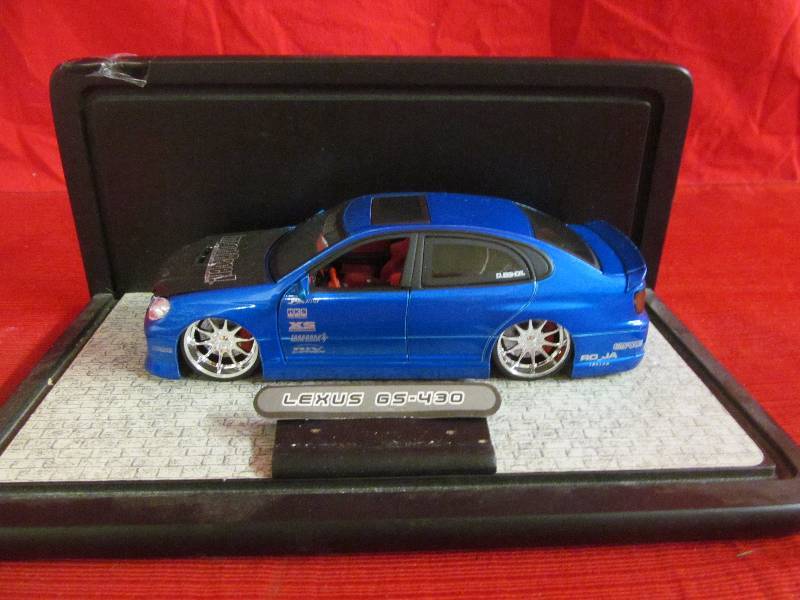 lot 34 image: collectibles