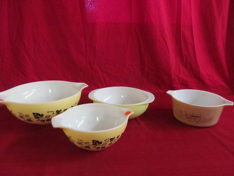 lot 52 image: Pyrex