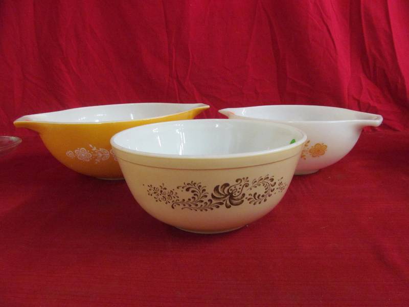 lot 55 image: Pyrex