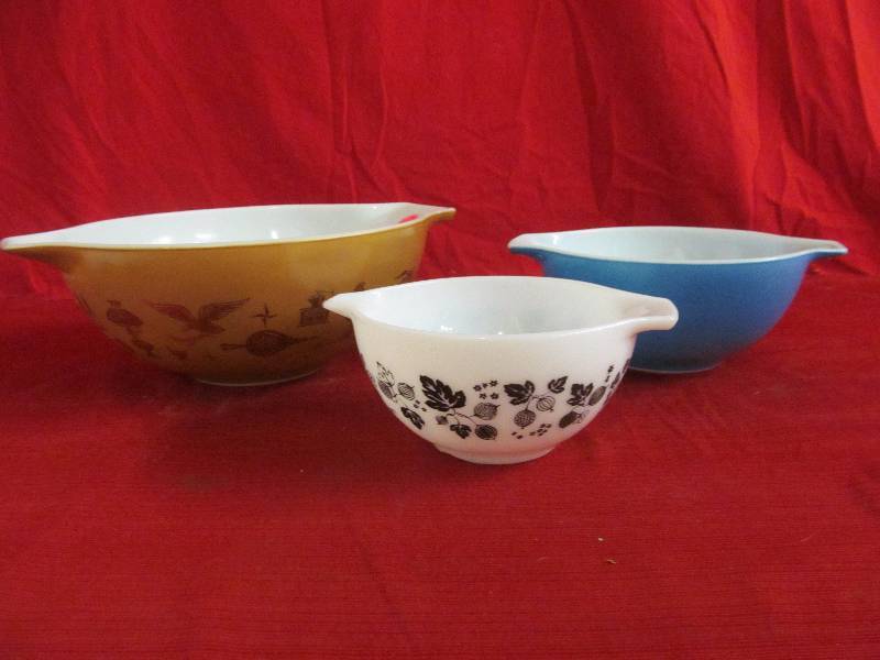 lot 56 image: Pyrex
