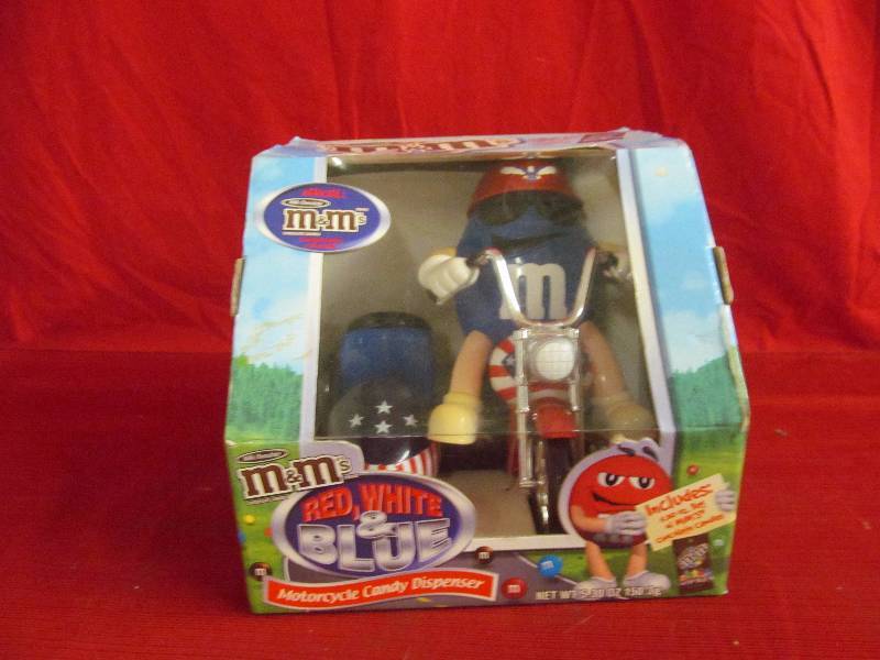lot 81 image: M&M collectibles