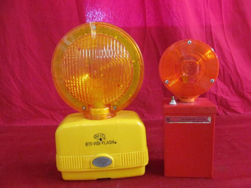 lot 82 image: flash light kit