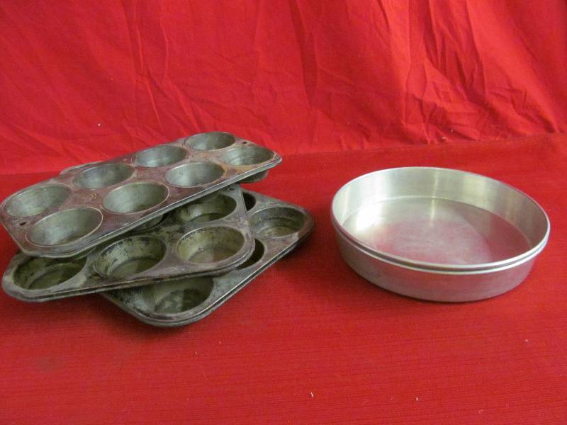 lot 84 image: bakeware
