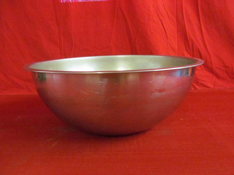 lot 92 image: stainless bowl