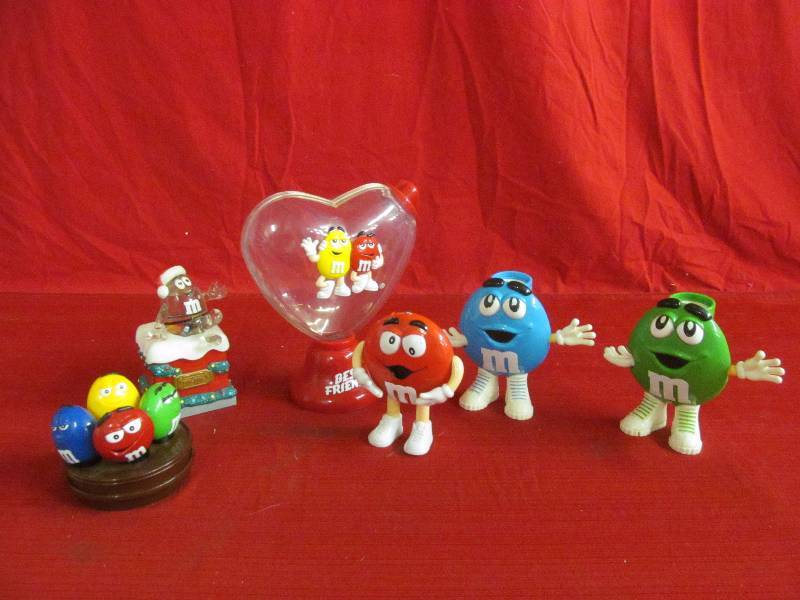 lot 118 image: M&M collectibles