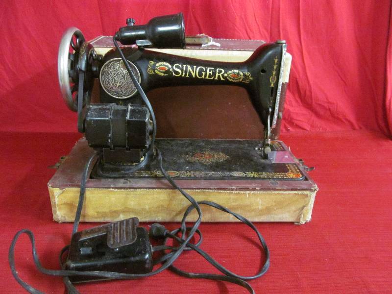 lot 121 image: sewing machine