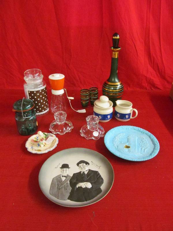 lot 130 image: glassware