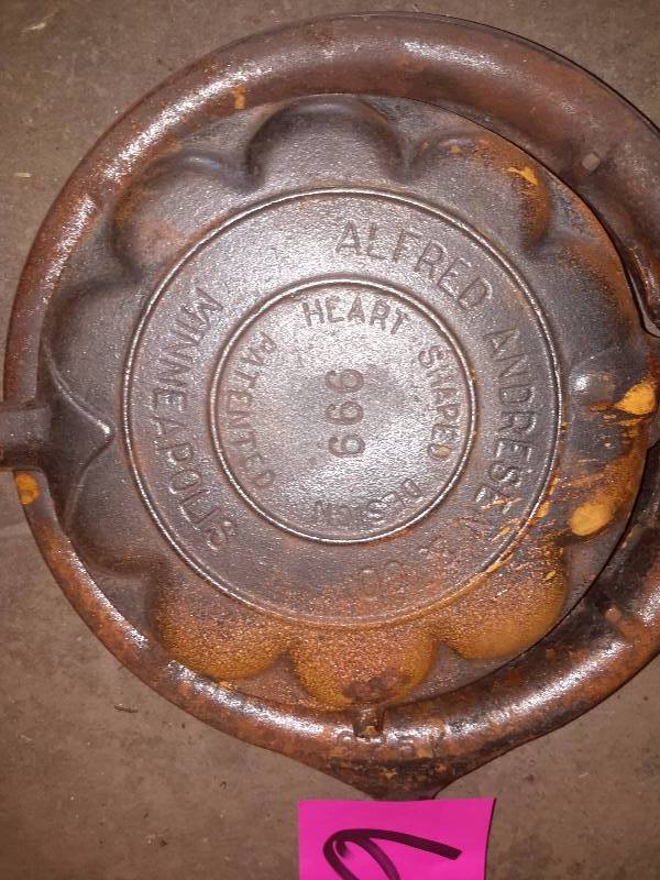 lot 60 image: Vintage Stove top waffle baker