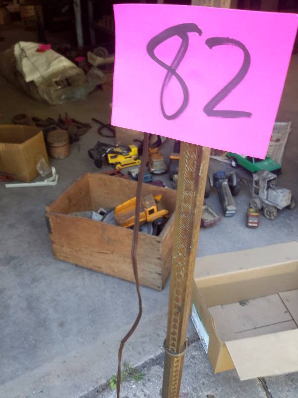 lot 82 image: Nice old Pole lamp..