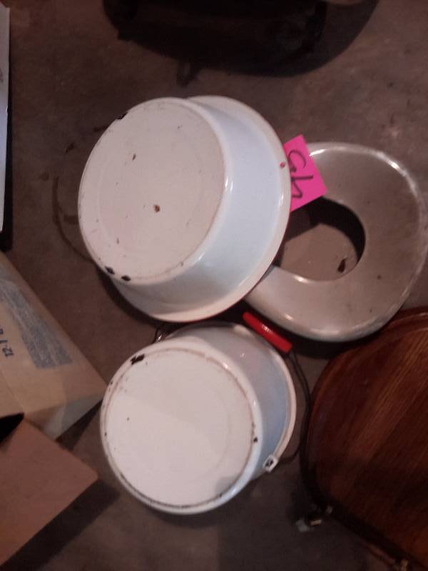 lot 45 image: Two nice porcelain  containers.. Bed Pan, Wood toilet seat