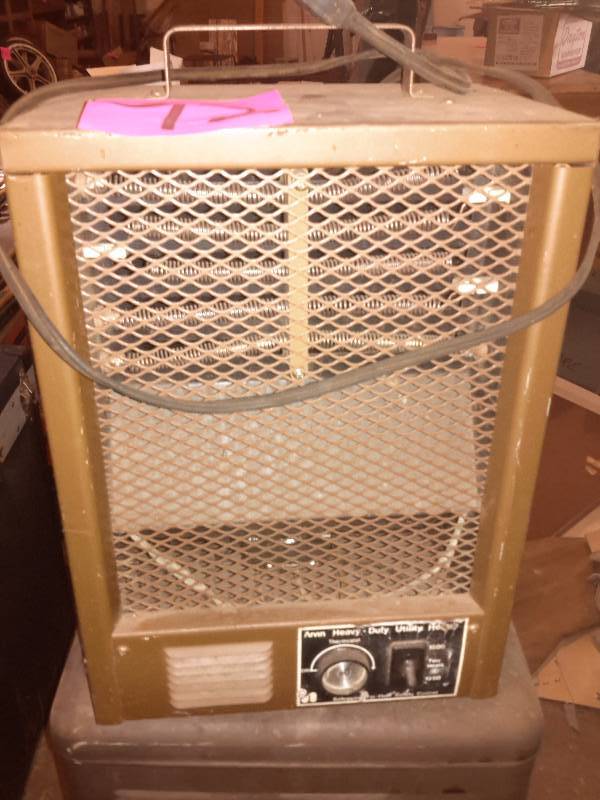 lot 92 image: 3 Electric Heaters as pictured. Tested and they all work