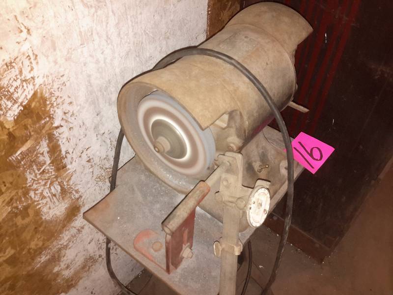 lot 16 image: B Line Grinder with bit and shaping Jig..