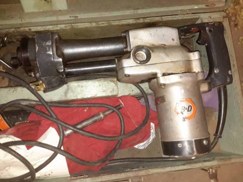 lot 75 image: Black and Decker, Heavy Duty Rotary Hammer.. Works well.