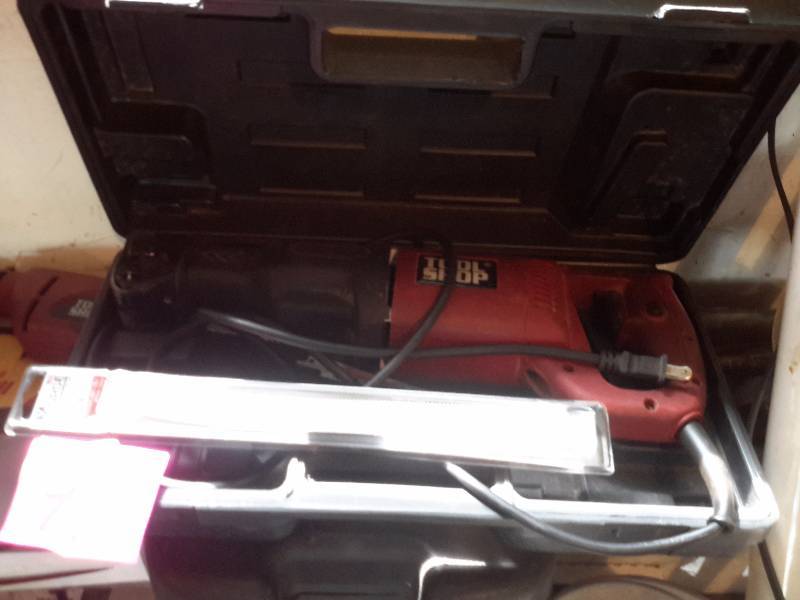 lot 77 image: Tool Shop Sawsall, plus new blades