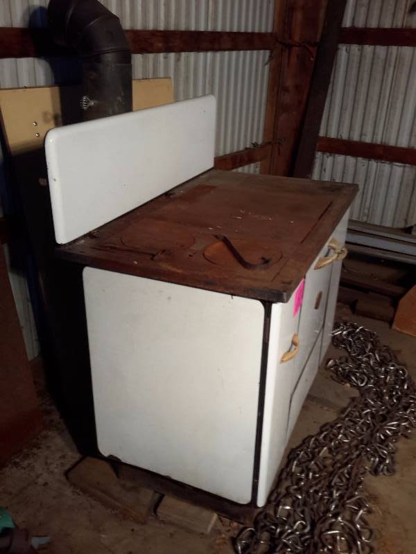 lot 151 image: Monarch Wood Range.  In very good shape