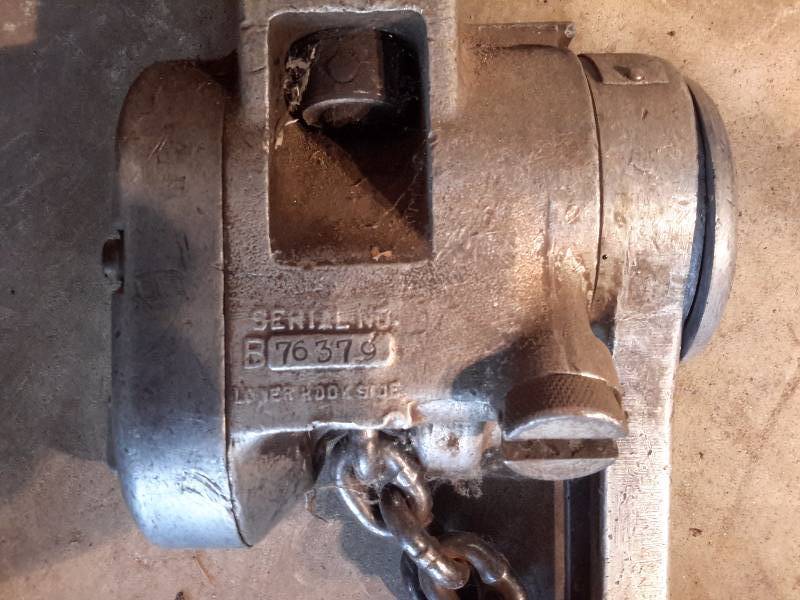 lot 137 image: 1 12 ton chain hoist