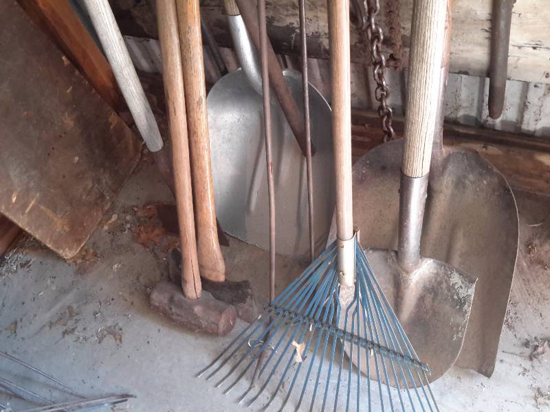 lot 133 image: Misc. Shovels and other hand tools as pictured.