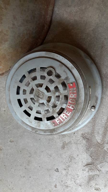 lot 175 image: Vintage speaker and Fire alarm