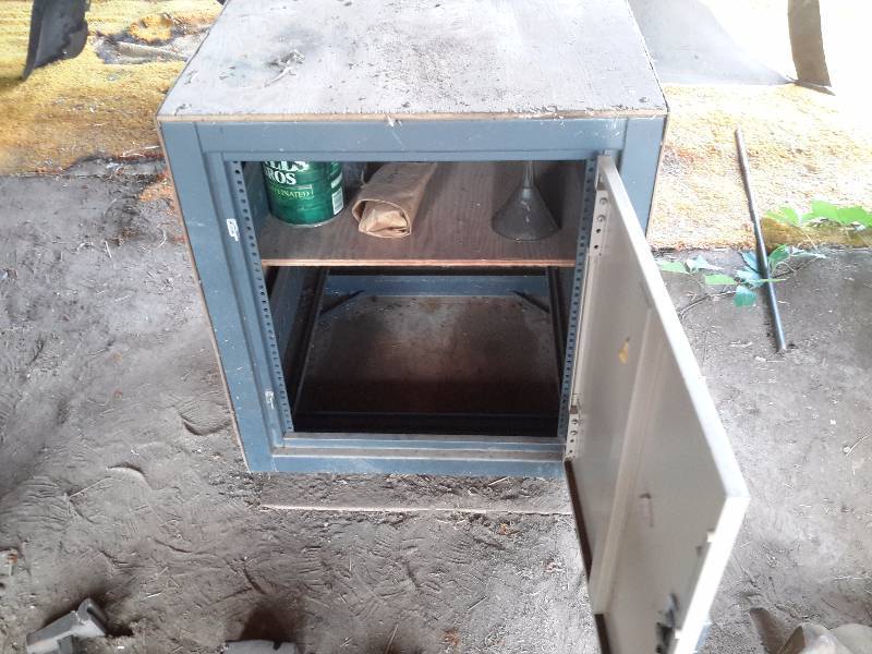 lot 251 image: Steel bottom shelfstorage cabinetj.. 24in x 24in x 27 in