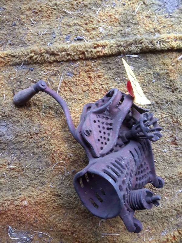 lot 249 image: Antique Hand Corn Sheller