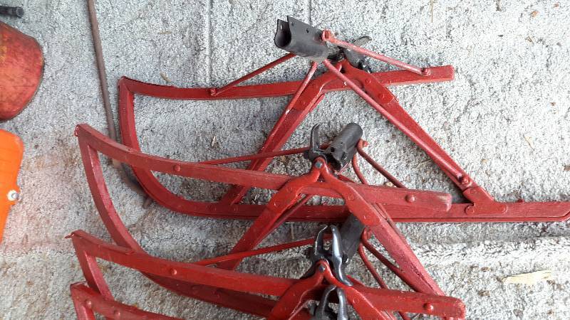 lot 228 image: 4, Vintage skiis