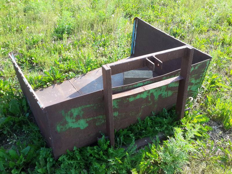lot 290 image: Fork Lift Bucket..   Fits Ferguson or 3 Point Hitch Tractor