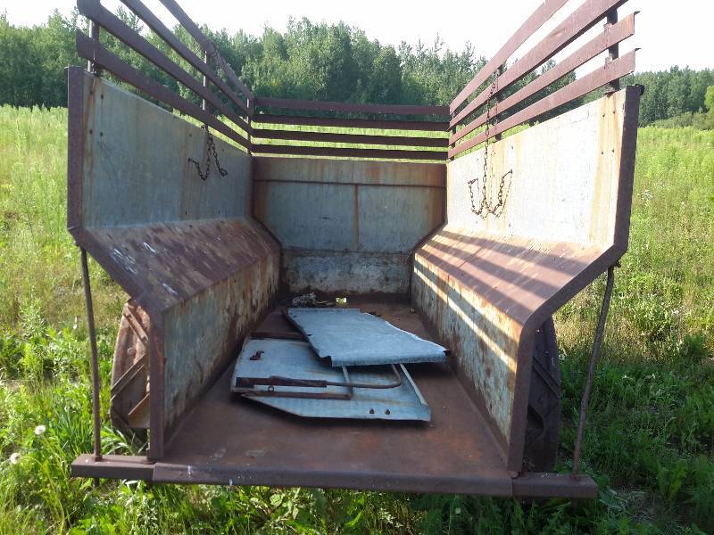 lot 288 image: Antique Feed Wagon. Galvanize MetalSteel