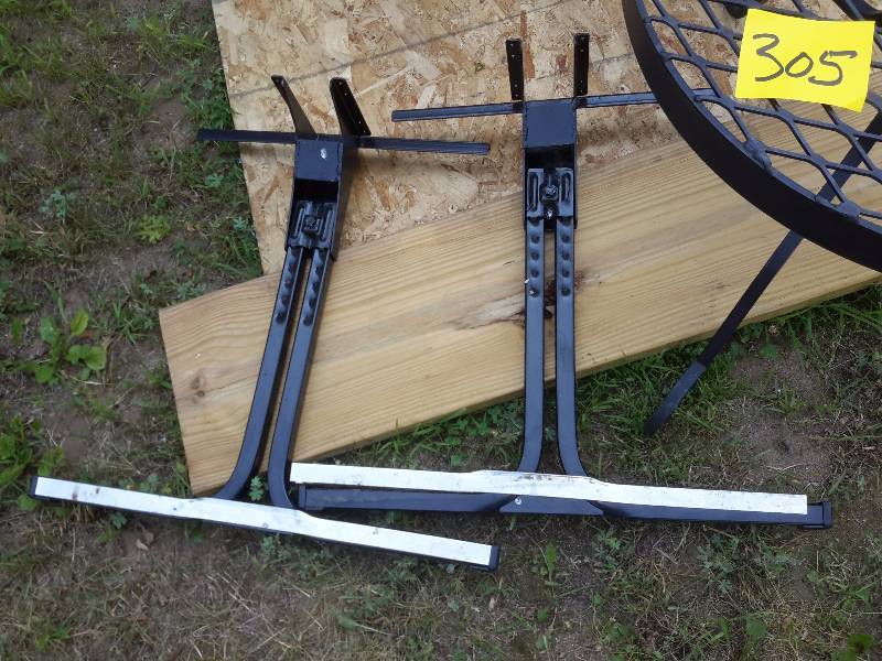 lot 305 image: Steel Side Table.. 24in diameter  2 Racks of some type