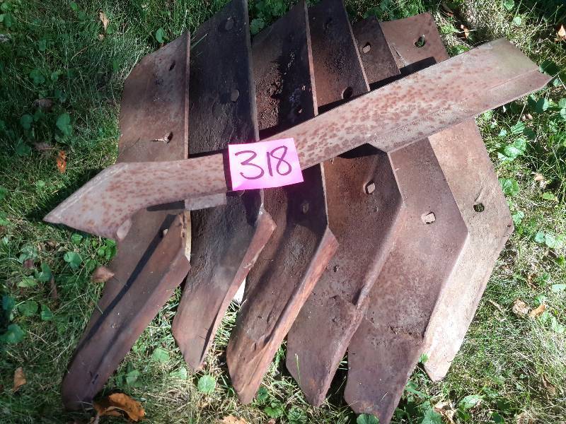 lot 318 image: Plow and cultivator Shoes