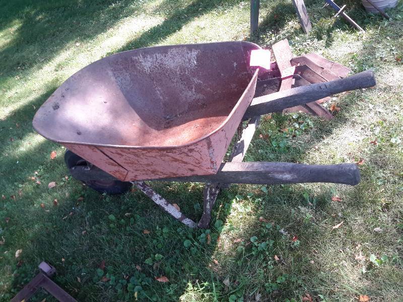 lot 319 image: LARGE DEEP Wheel Barrow.. Old,  but good shape
