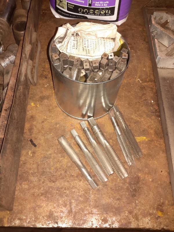 lot 211D image: Large lot of 12 in Threading bits