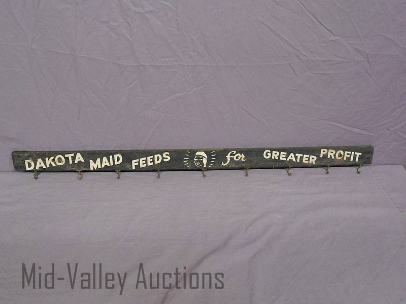Dakota Maid Feeds sign