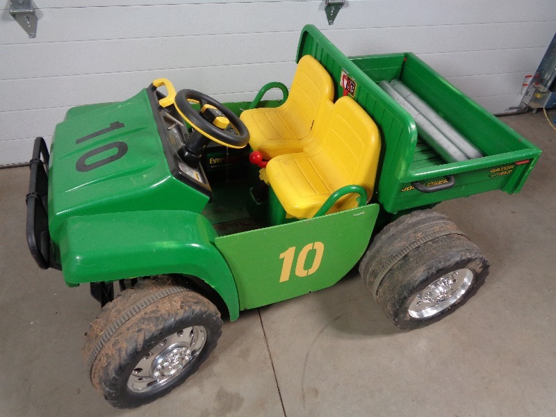 lot 102 image: John Deere Power Wheel