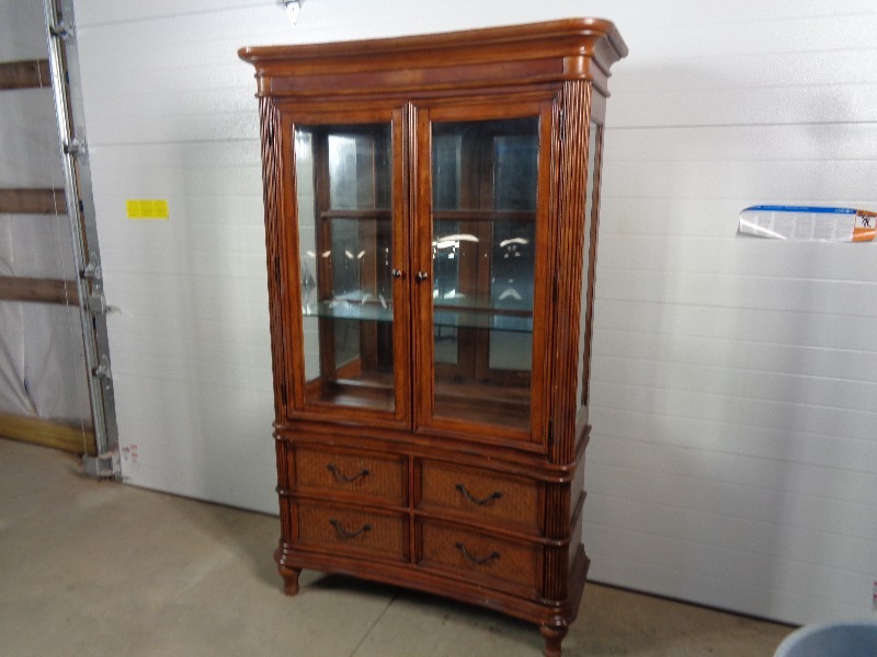 lot 118 image: 2 Piece Lighted Hutch