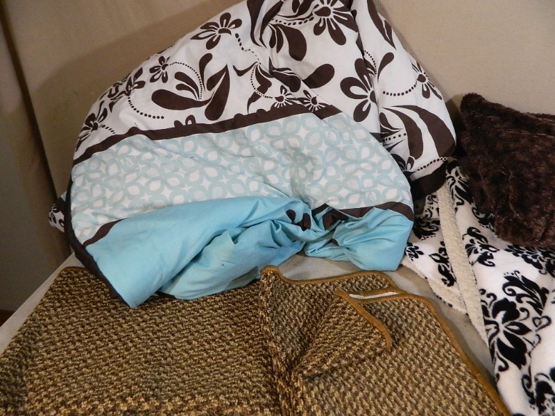 lot 179 image: Linens