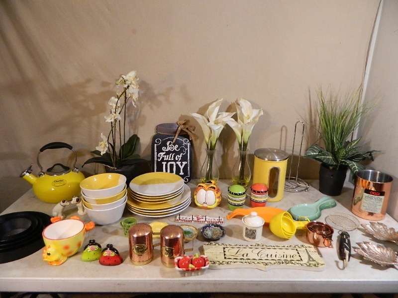 lot 181 image: Home Decor, Plate Set, Etc