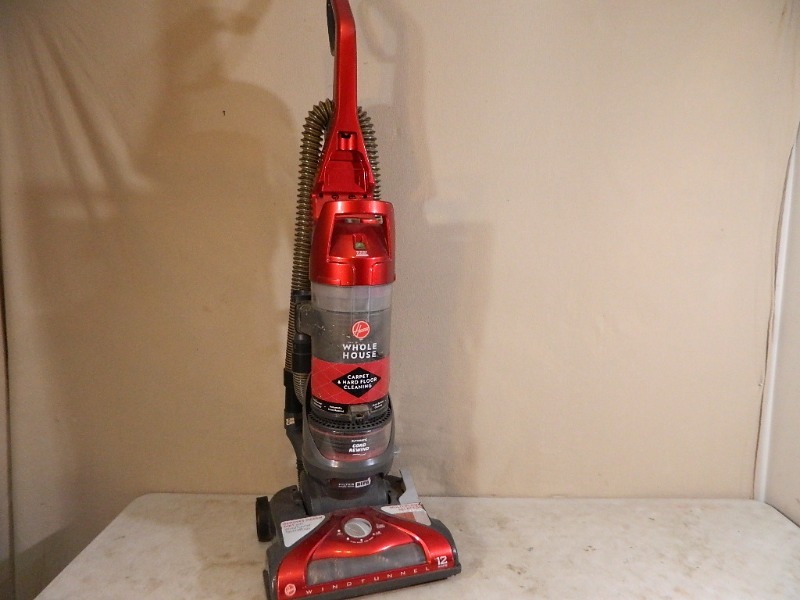 lot 197 image: Hoover Bagless Vacuum
