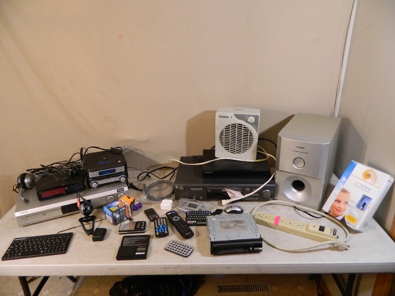 lot 205 image: Assorted Electronics