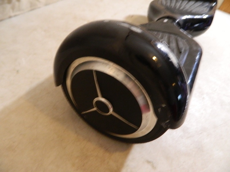 lot 9 image: Hoverboard
