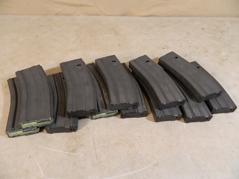 lot 19 image: 12 Rifle Magazines