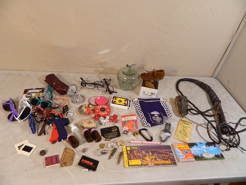 lot 27 image: Collectibles