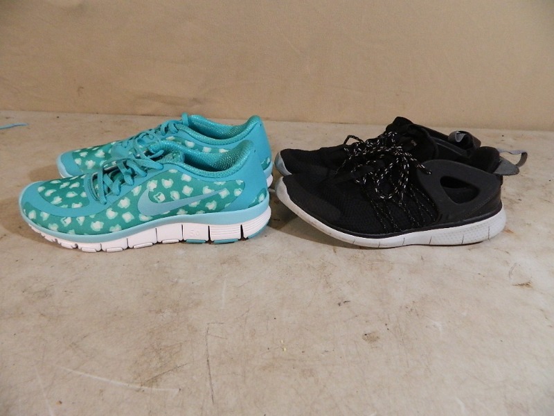 lot 96 image: 2 Pairs of Nike Shoes