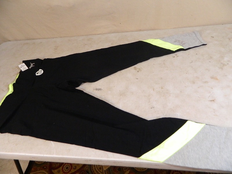 lot 157 image: New With Tags Large Victorias Secret Yoga Pants