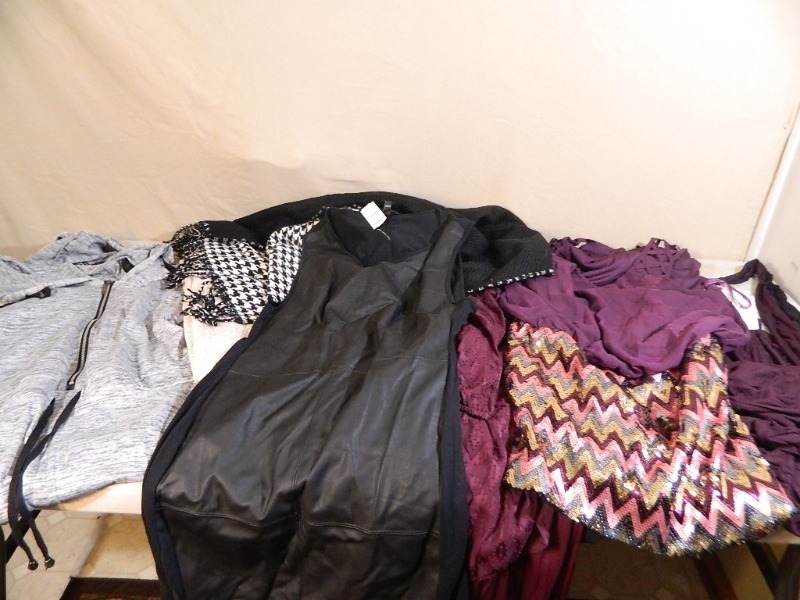 lot 159 image: New XL Womens Clothing